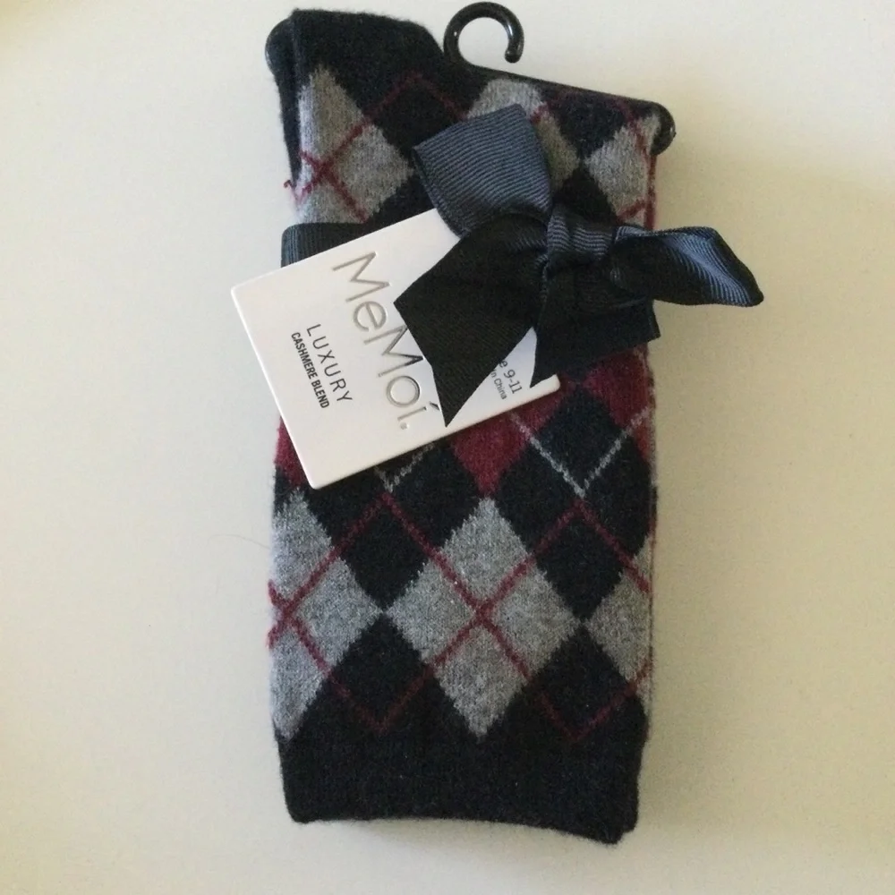MEMOI CASHMERE BLEND SOCKS BLACK RED GREY WOMENS ONE SIZE NWT